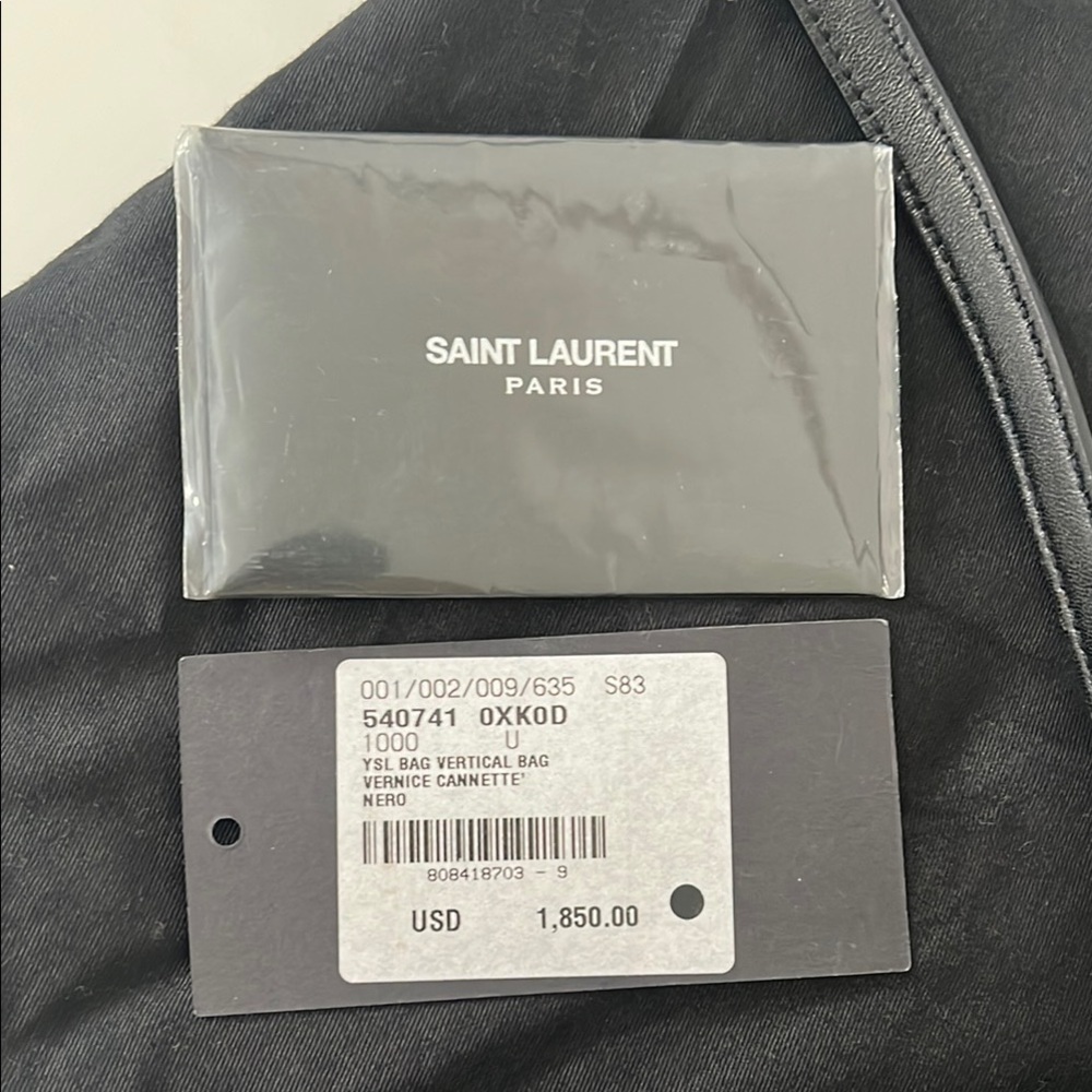Saint Laurent Black Crossbody Bag with Sleek Design - Picture 2 of 8